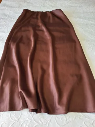 Falda satén marrón cintura elástica