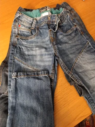 Pantalones vaqueros en perfecto estado