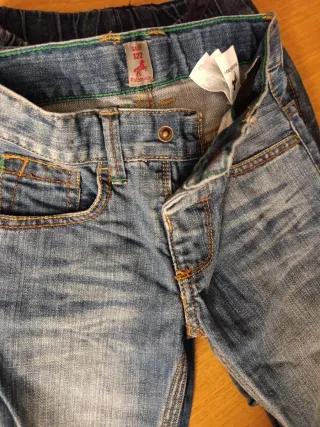 Pantalones vaqueros en perfecto estado