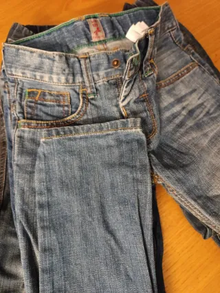 Pantalones vaqueros en perfecto estado