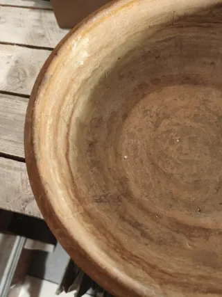 Antiguo lebrillo de barro cocido