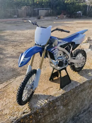 Moto Yamaha Juguete