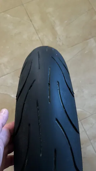 Neumático delantero moto