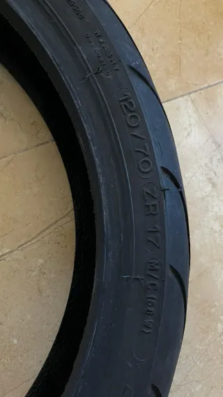 Neumático delantero moto