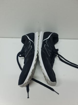 Zapatillas New Balance Negras y Turquesa