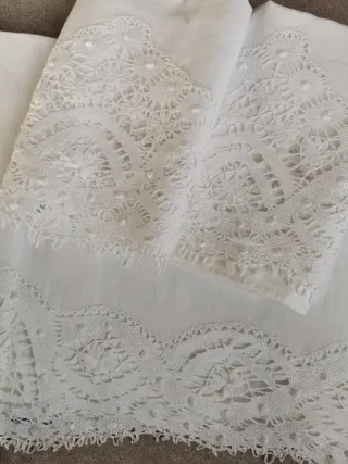 Juego de cama antiguo lino y encaje de bolillos