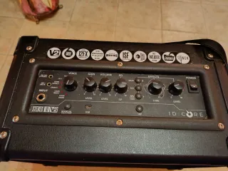 Amplificador Guitarra Blackstar ID:CORE 10