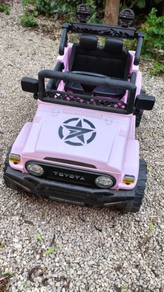 Coche eléctrico infantil rosa
