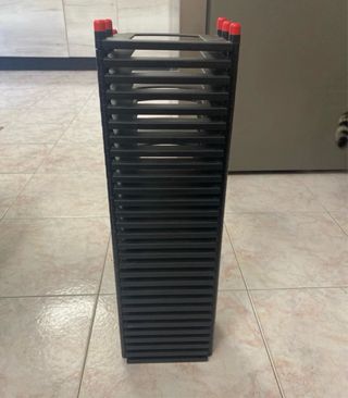 Porta CD nero con inserti rossi