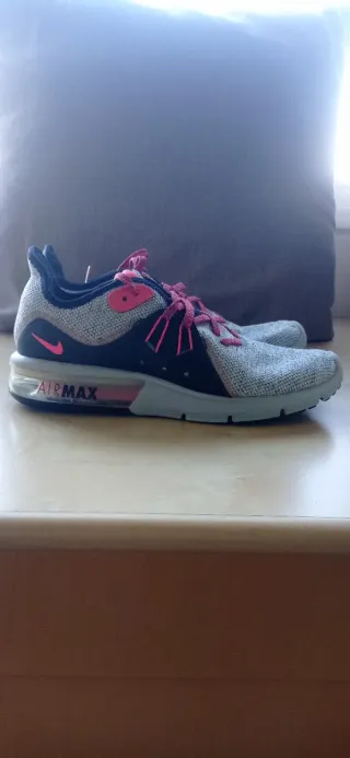 Zapatillas Nike Air Max grises y rosas
