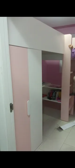 Cama alta juvenil blanca y rosa urge