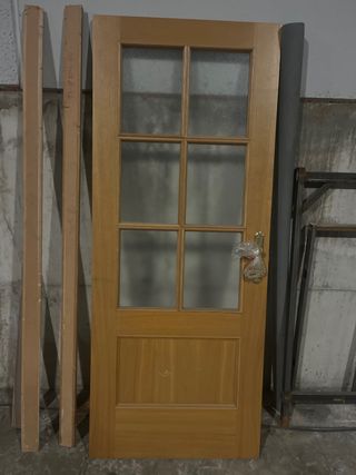 Puerta madera y cristal
