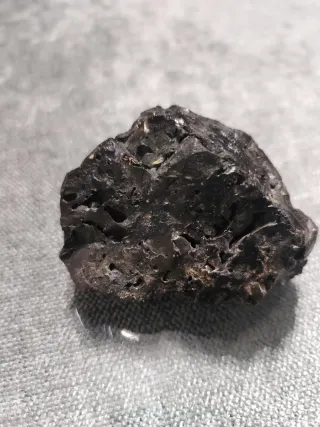 Tectita natural peso 86.5 gramos