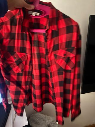 Camisa xadrez vermelha e preta