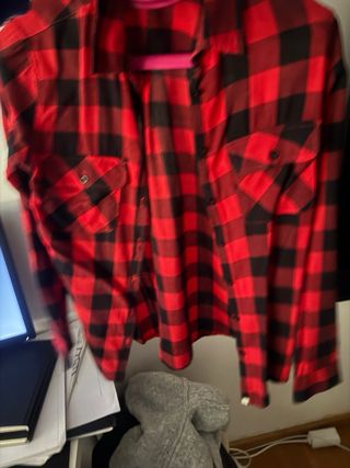 Camisa xadrez vermelha e preta