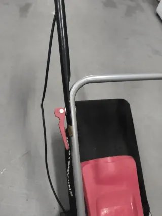 Cortacésped Eléctrico Blanco y Rojo