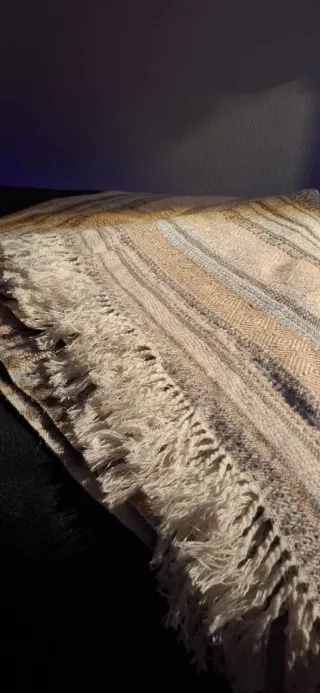 Manta decorativa con flecos