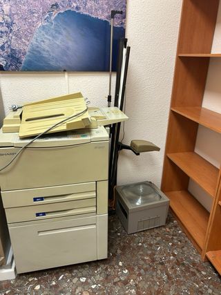 Estantería y escritorio oficina madera