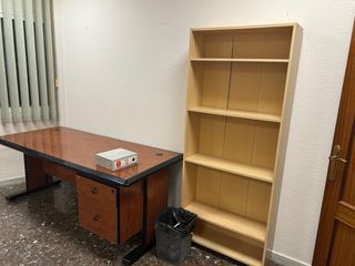 Estantería y escritorio oficina madera