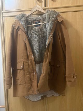 Cazadora marrón con capucha y pelo, super calentit