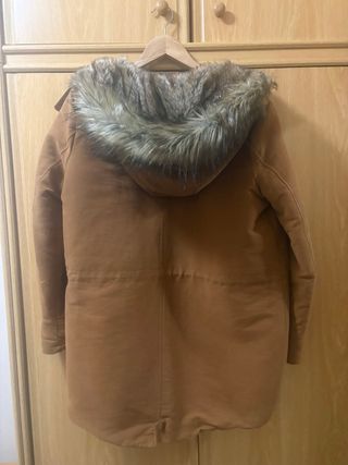 Cazadora marrón con capucha y pelo, super calentit
