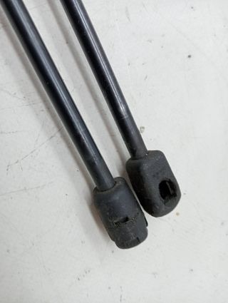 AMORTIGUADORES MALETERO / PORTON FORD FOCUS (2)