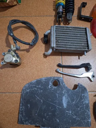 Lote Piezas Aprilia Sonic 10 € cada pieza