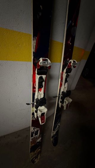 Esquís Armada con fijaciones de montaña