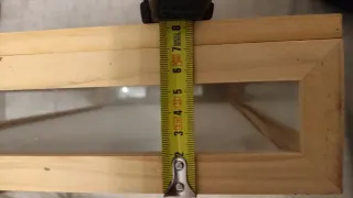 Expositor madera y cristal.