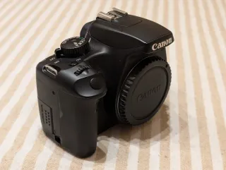 Cámara Canon EOS 1000D Negra + Accesorios