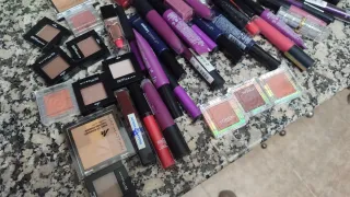 Lote de maquillaje nuevo de marca