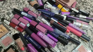 Lote de maquillaje nuevo de marca