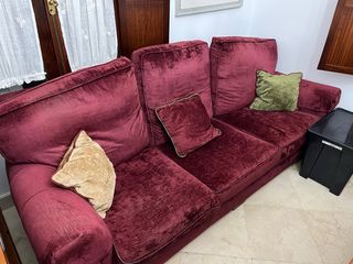 Sofá de terciopelo rojo y verde
