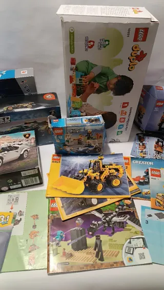Scatole LEGO vuote e istruzioni