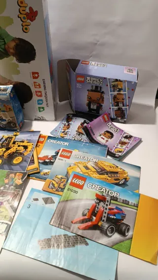 Scatole LEGO vuote e istruzioni