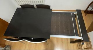 Mesa de comedor de madera robusta