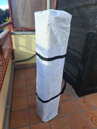 Carpa de tela blanca