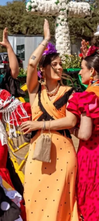 Traje de gitana naranja.