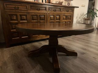 Mesa redonda de roble