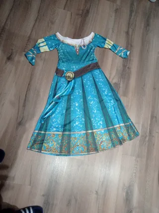 Disfraz Princesa de Mérida con arco.