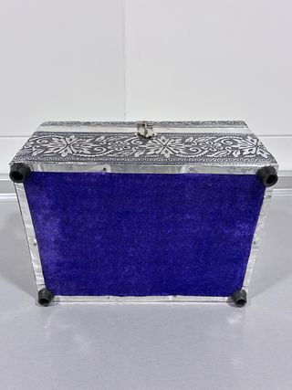 Joyero plateado con adornos elefante