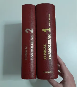 Lote de libros Euskal Esamoldeak.