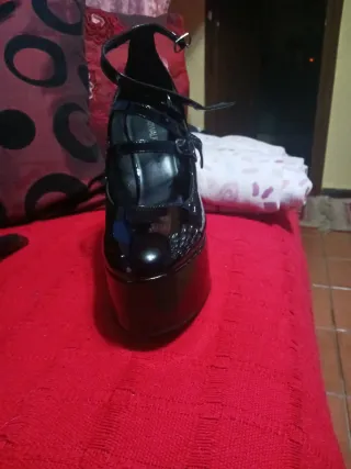 Zapato de tacón alto negro