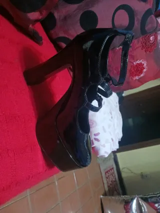 Zapato de tacón alto negro