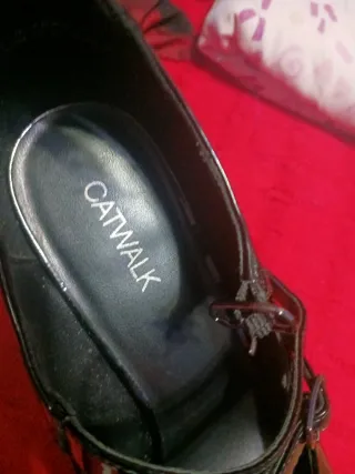 Zapato de tacón alto negro