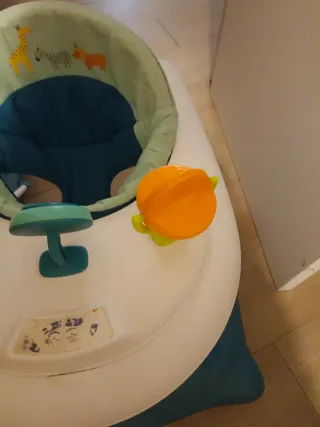 Andador bebé con juguetes