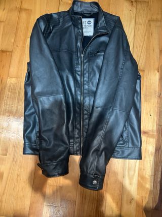 Chaqueta de cuero negra