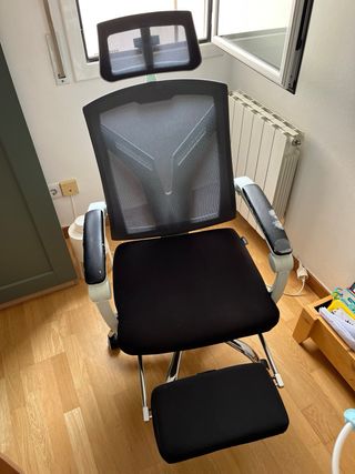 Silla ergonómica oficina negra y blanca
