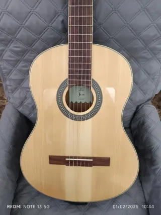 Guitarra Admira Java con previo OS1