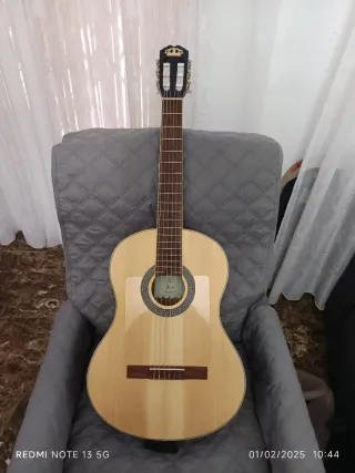Guitarra Admira Java con previo OS1